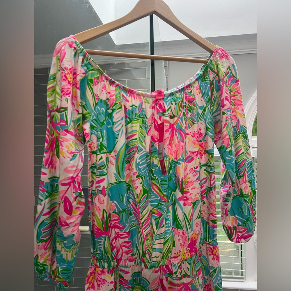 Lilly Pulitzer dress size medium women.